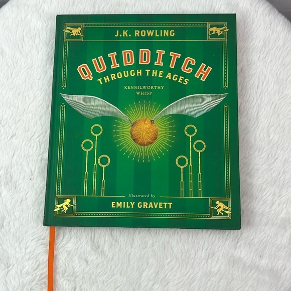 Quidditch through the ages book. Kennilworthy Whisphatdcover Harry Potter - Picture 1 of 3